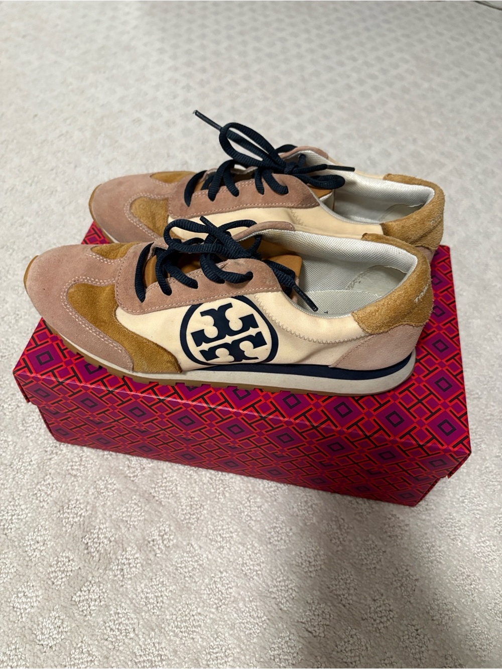 Tory Burch Annie Nylon/Nat Suede Runner - Picture 3 of 14